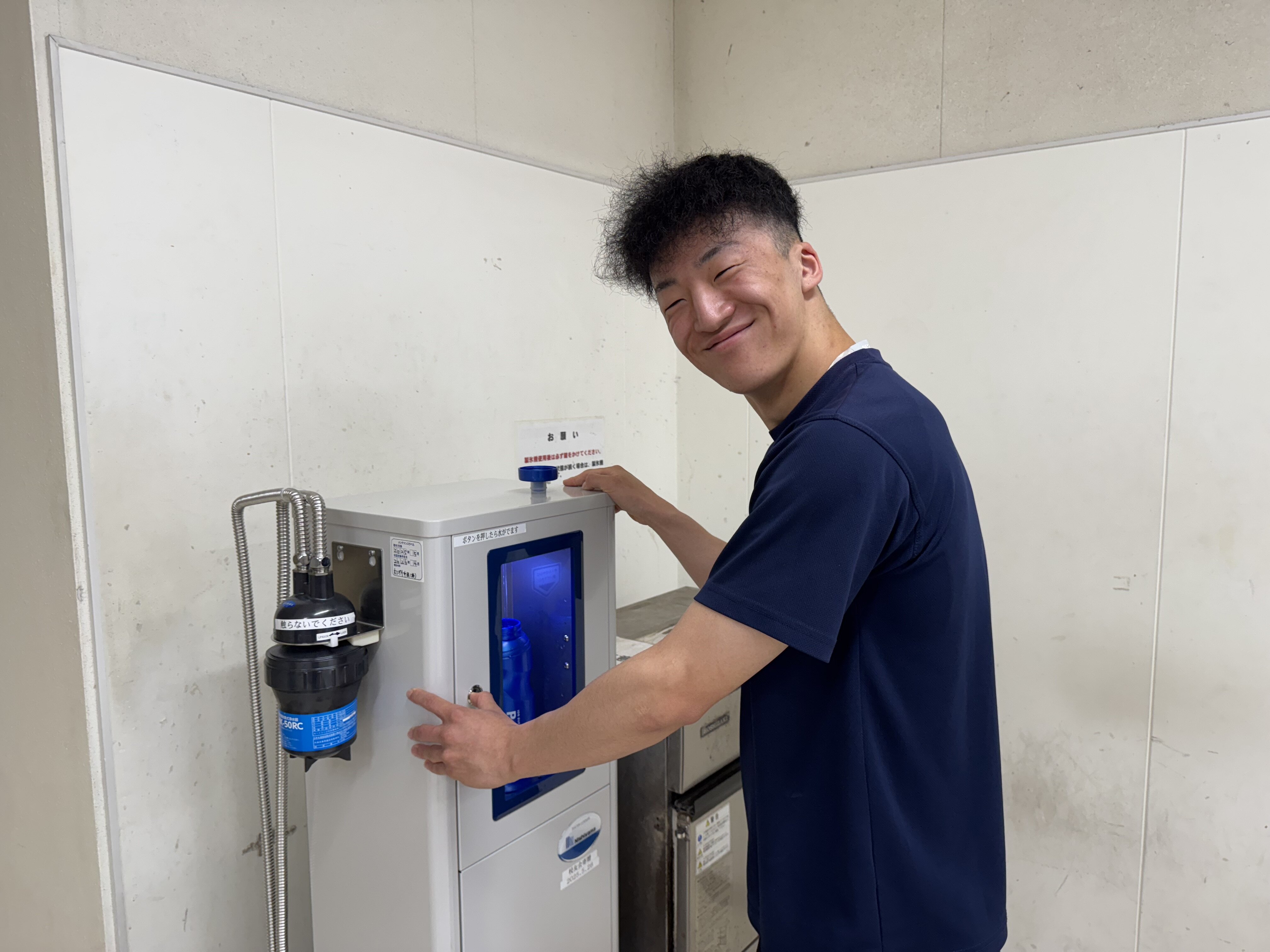 校友会から給水器2台寄贈